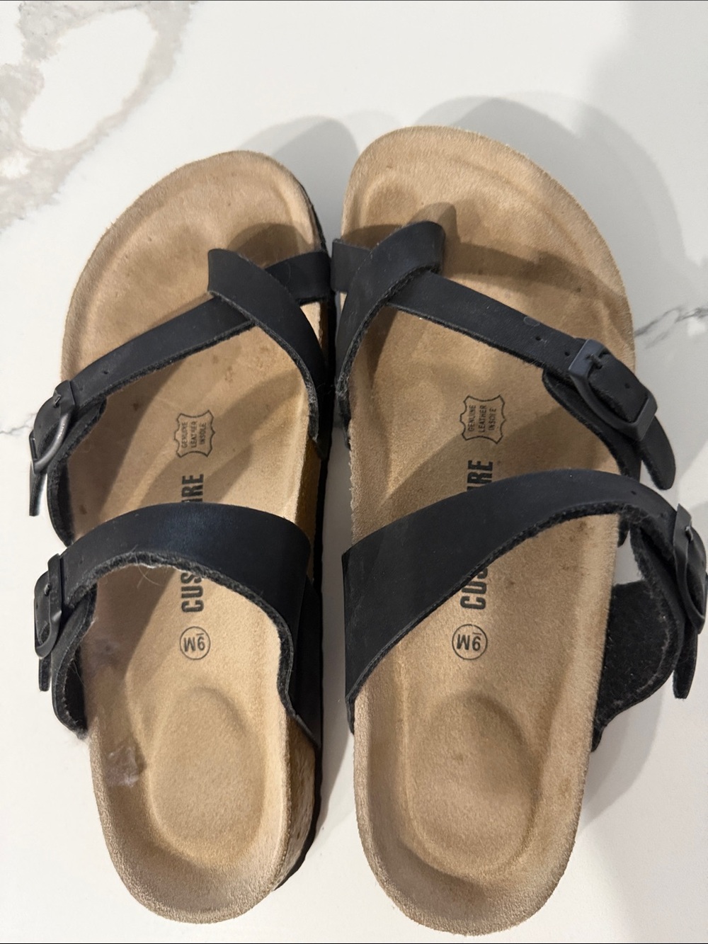 Cushionaire size 9 leather Women's Black Cross-Strap Comfort Sandals